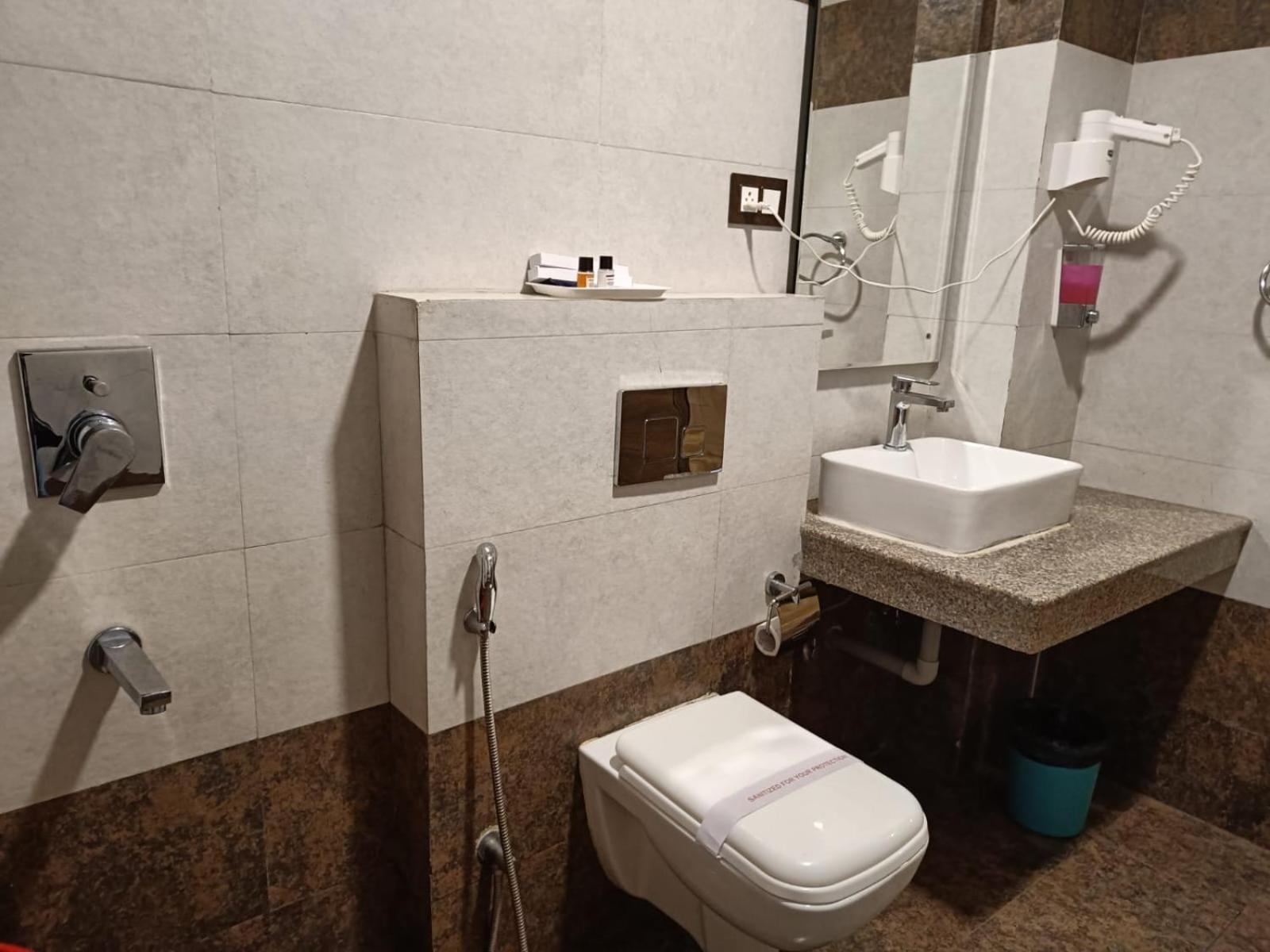 King Castle Mcleodganj-Centrally Heated And Air Cooled- Near Mall Road - Free Parking Dharamshala Exterior foto